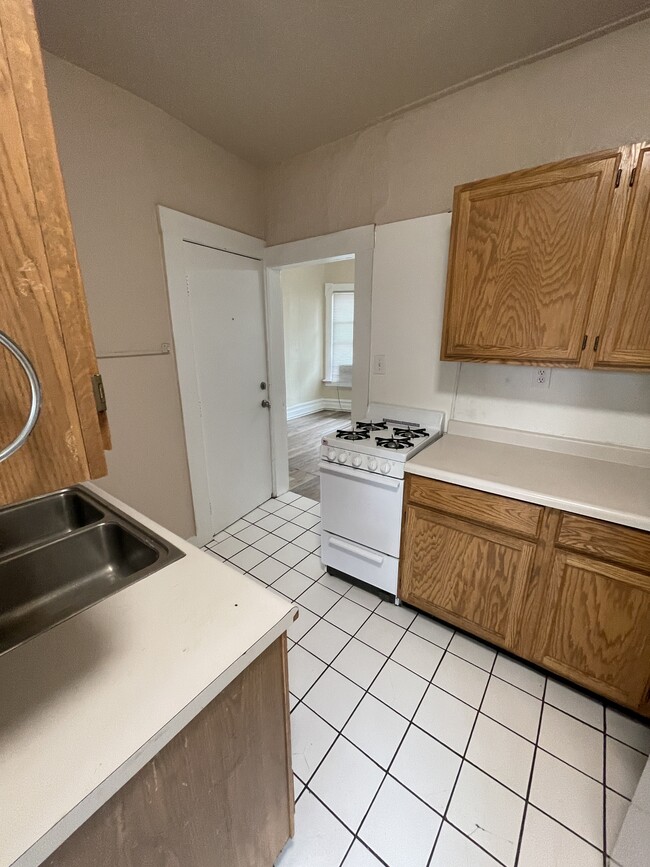 Building Photo - 861 E 300 S