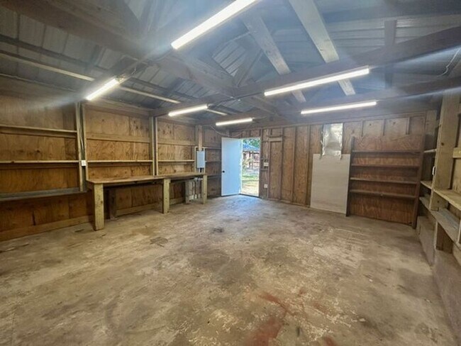 Building Photo - Lakeside Dream Home: Fully Remodeled 4BD/2BA Near Loop 323