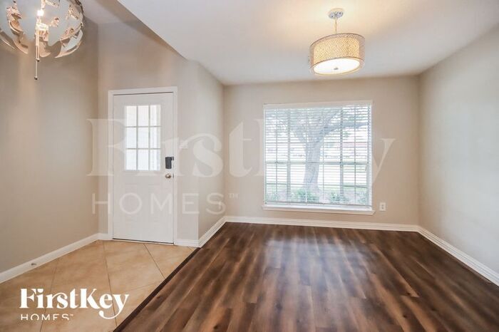 Building Photo - 18811 Singing Woods Dr