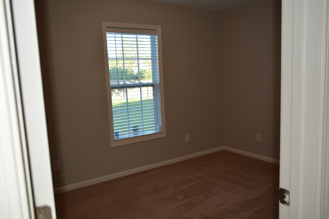 Building Photo - 3012 Nancy Dr