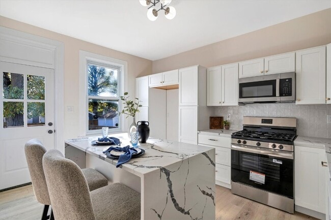 Building Photo - 6752 W Park Ave