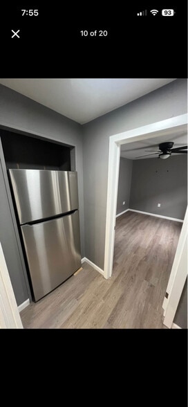 Building Photo - 324 S Main St