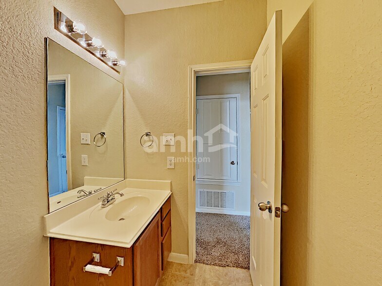Building Photo - 13903 Bella Donna