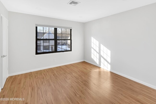 Building Photo - 51 Queens Way