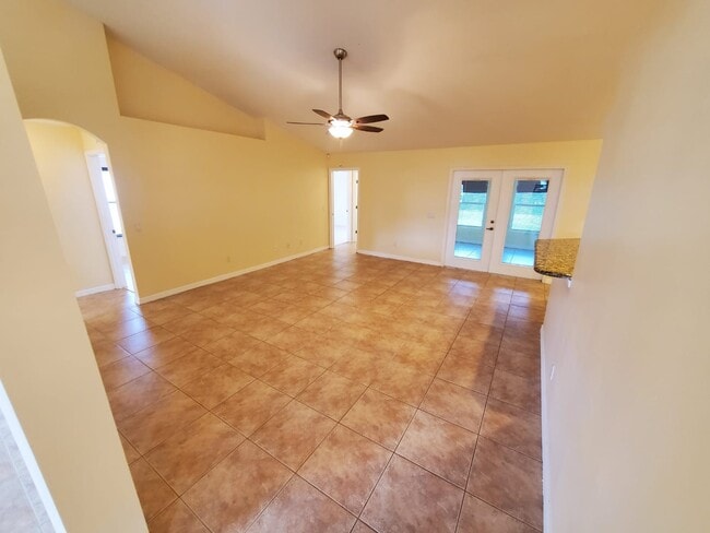 Building Photo - 1049 SW Ingrassina Ave