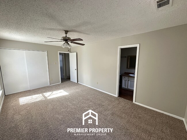 Building Photo - Charming 3BR/2BA Memphis Home w/ Vaulted Ceilings, Fireplace & Fenced Backyard