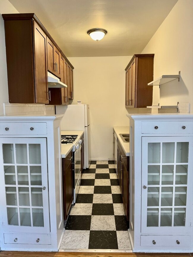 Primary Photo - Calhoun Beach Apartments