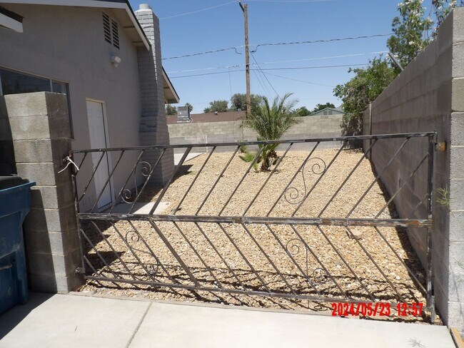 Building Photo - 4240 Gaye Ln