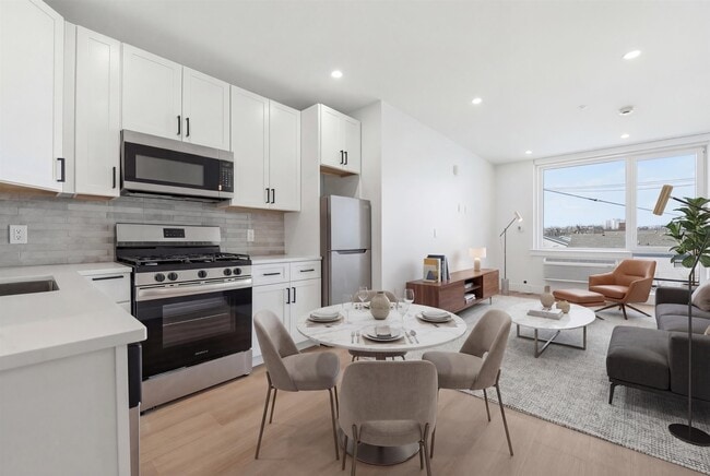 Building Photo - 337 Johnston Ave