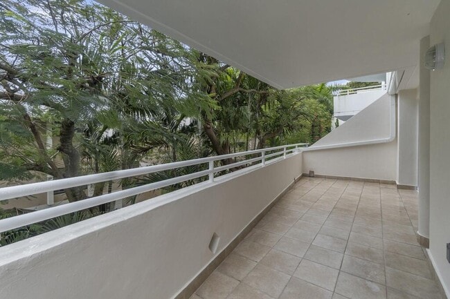Building Photo - 2100 Brickell Ave