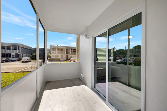 Building Photo - 493 Flanders K