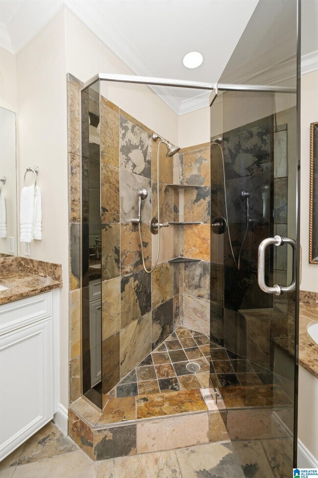 Building Photo - 2600 Highland Ave