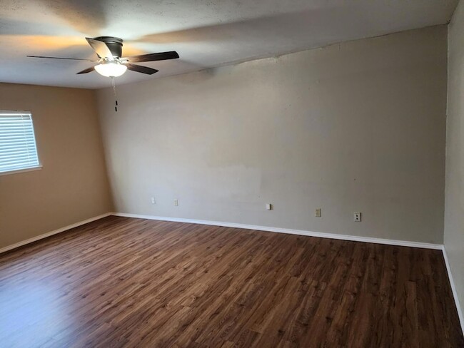 Building Photo - 6215 Cedar Ln