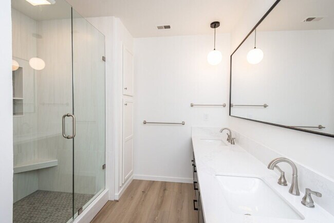Building Photo - 478 Hartnell Pl