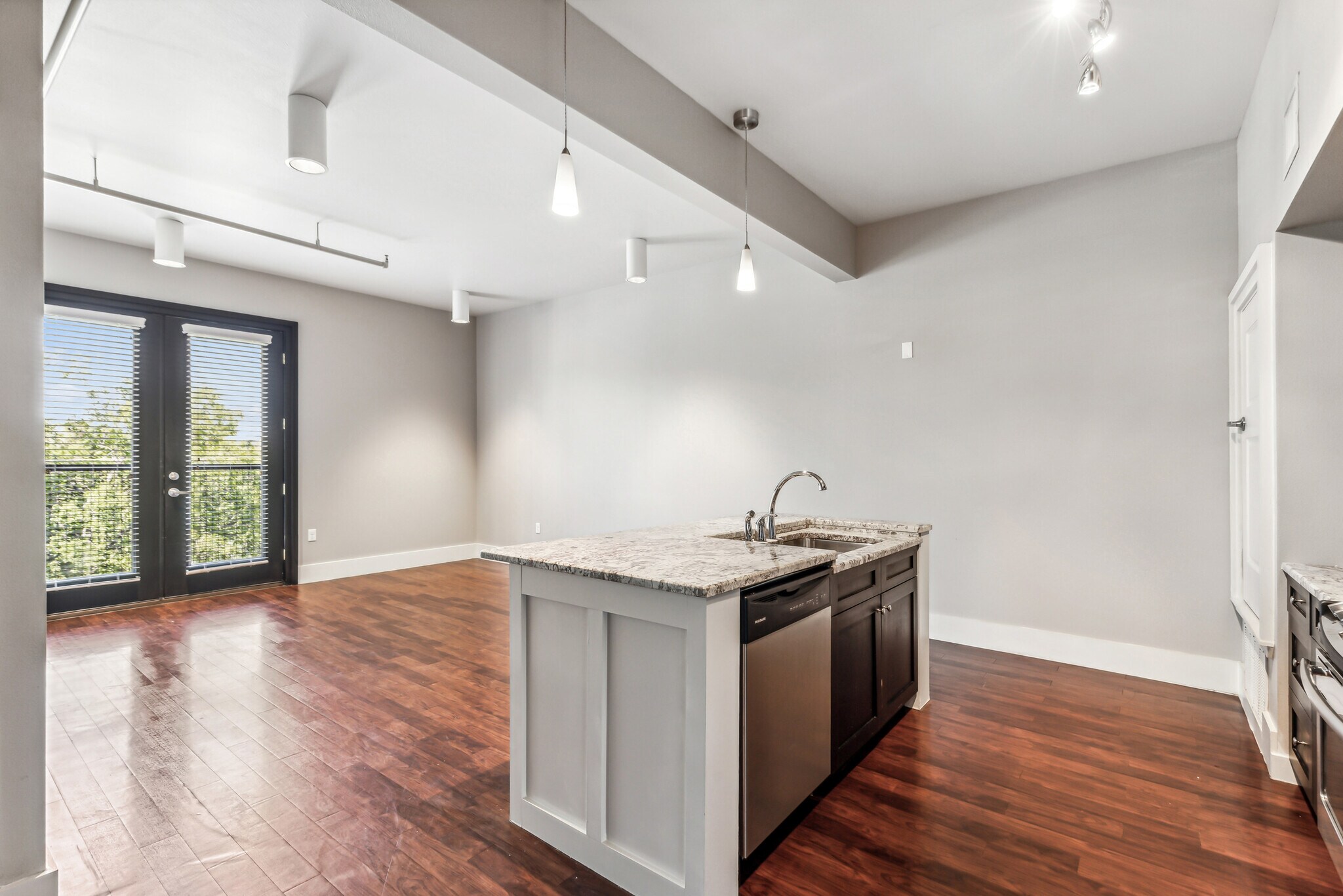 Building Photo - 1000 Lipscomb St