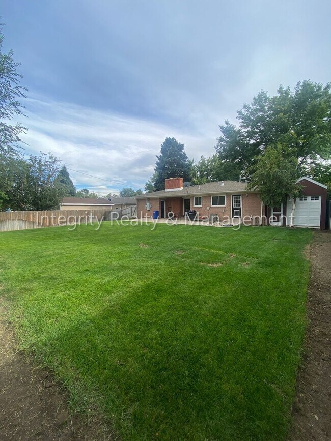 Building Photo - 3367 W Arlington Ave