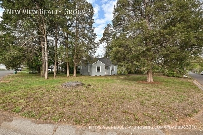 Building Photo - 301 Seldon Dr