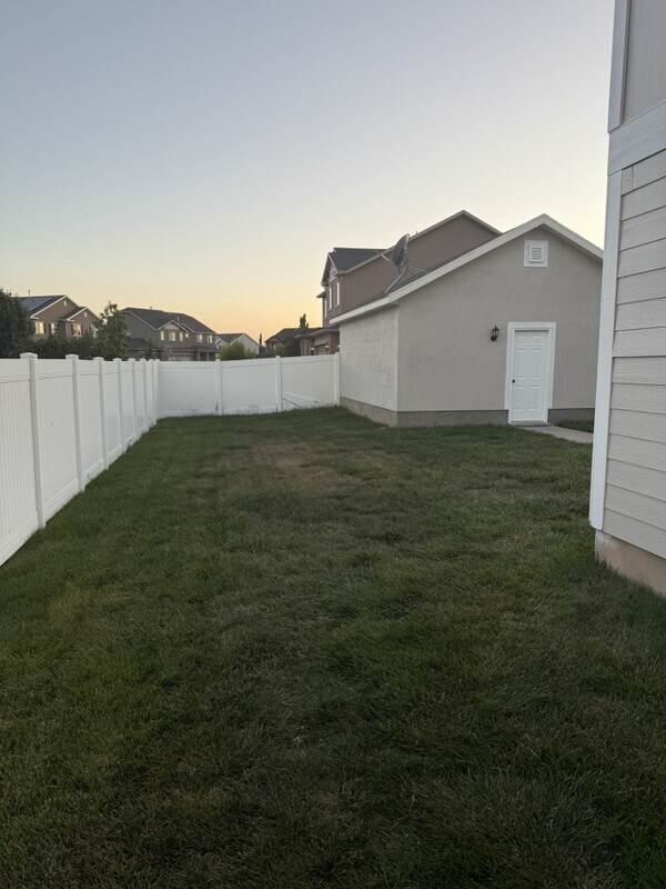 Building Photo - 1427 S Paddock Dr