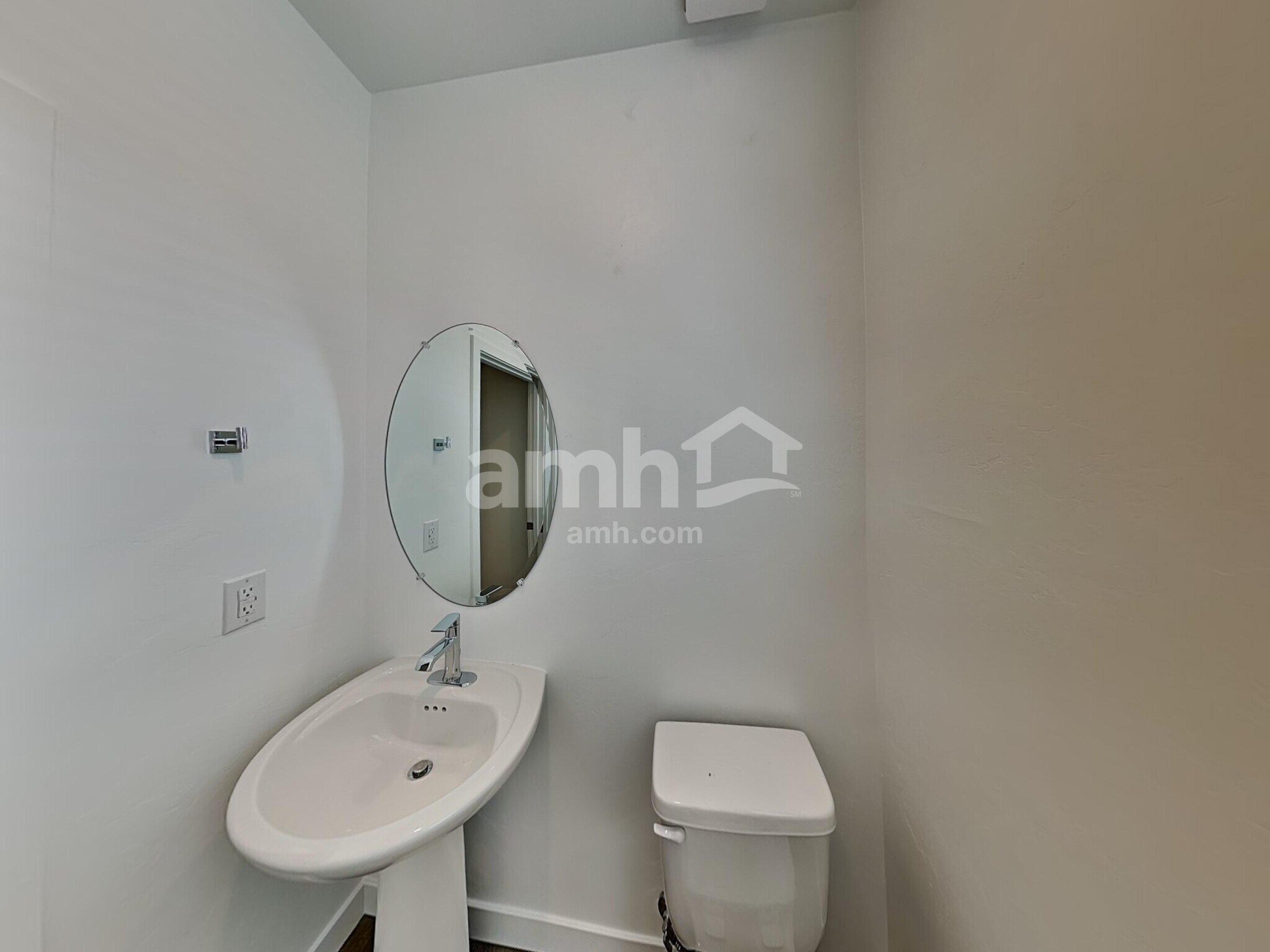 Building Photo - 6504 E Paseo Alga