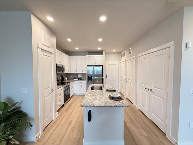 Building Photo - 3409 Brinkman St