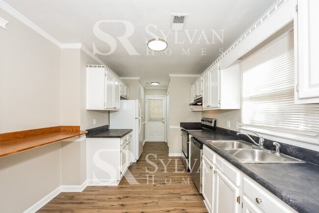 Building Photo - 10 Windmill Cir