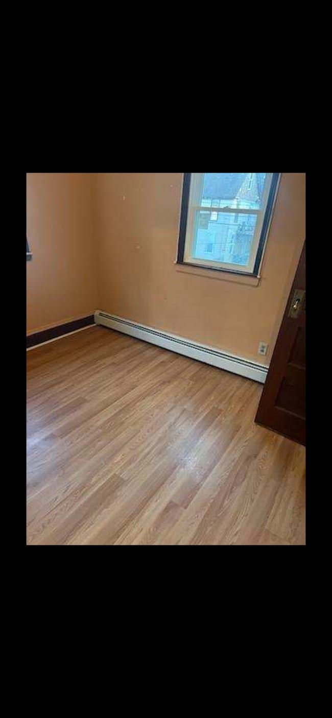 Building Photo - 317 Arthur St