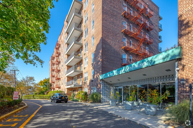 Building Photo - Imperial Towers
