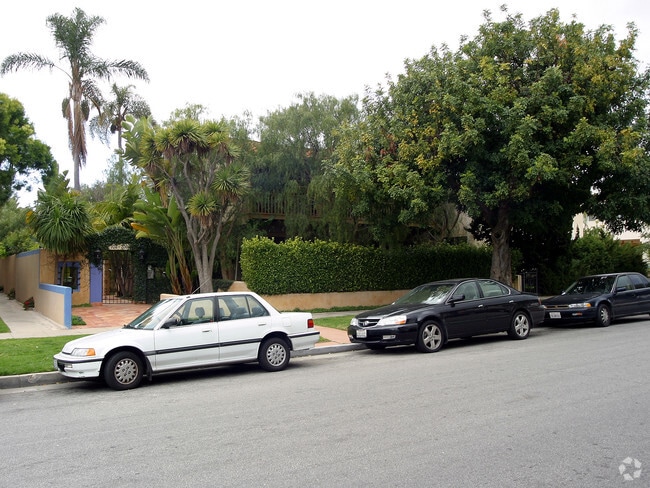 Primary Photo - 702 Lincoln Blvd