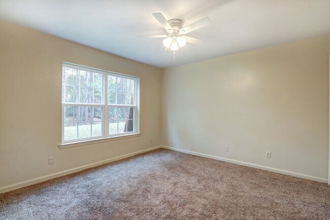 Building Photo - 3-3 Dukes Way