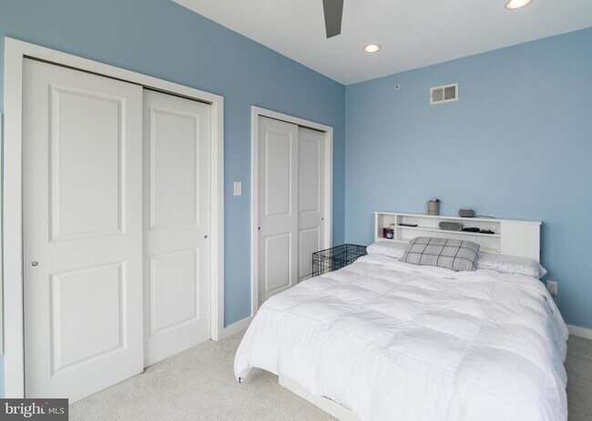 Building Photo - 2029 E Huntingdon St