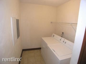 Building Photo - 1315 Fraternity Village Dr