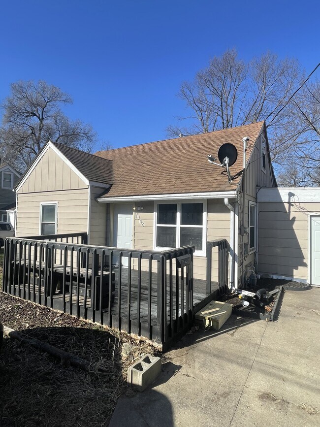 Building Photo - 7008 SW 15th St