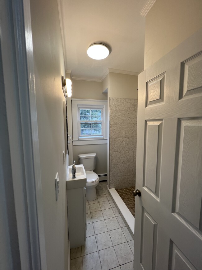 Building Photo - 41 Hillside Ave