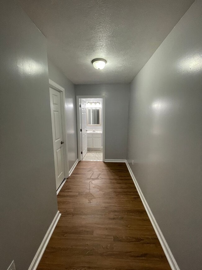 Building Photo - Beautiful custom built 5 bed 4 bath home with finished basement ready for you to move-in!