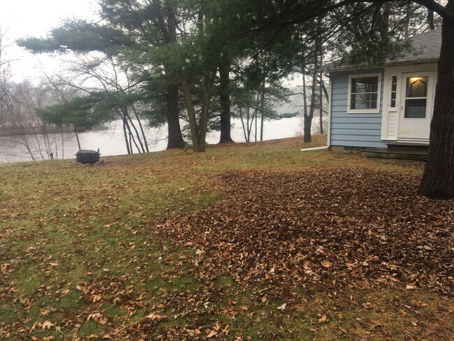 Building Photo - 3320 Riverview Dr