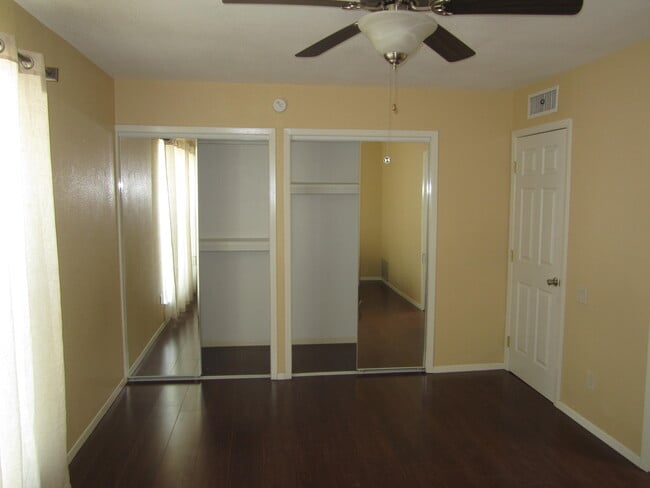 Building Photo - 215 Mulberry Ave