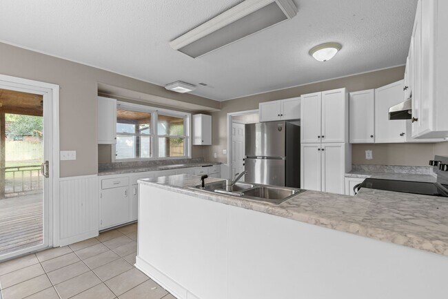 Building Photo - Seller Financing Available!