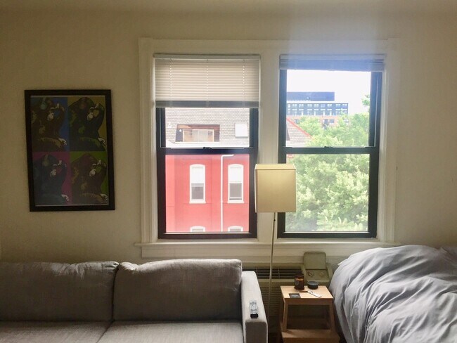 Building Photo - 3RD-637 #403