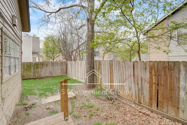 Building Photo - 7517 Oak Chase