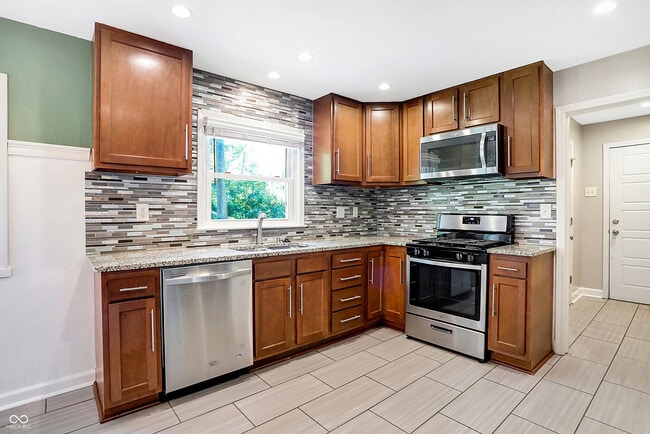 Building Photo - 3315 Beech Dr