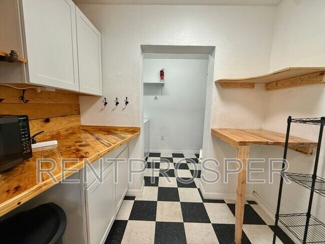 Building Photo - 207 James Dr