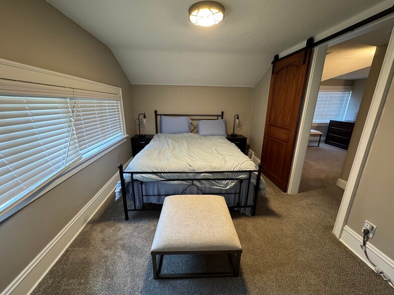 Building Photo - 17640 Larchwood Ave