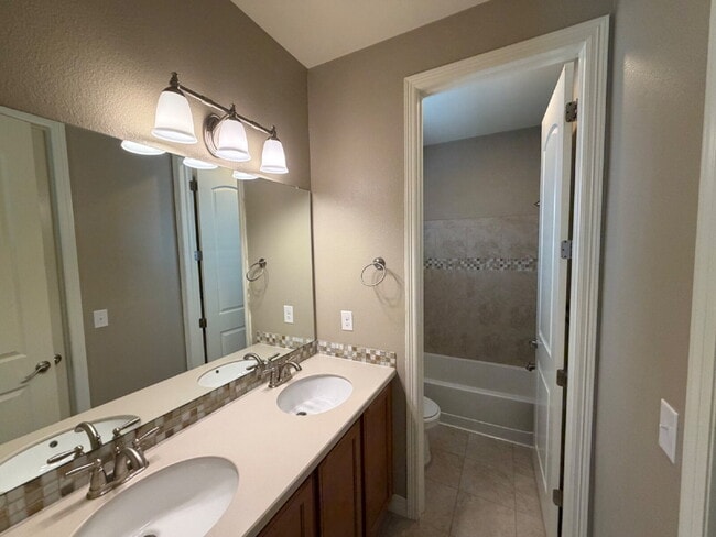 Building Photo - "Luxurious 5-Bedroom Haven in Broomfield with Stunning Granite Finishes & Cozy Fireplace!"