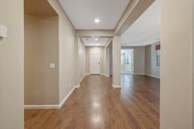 Building Photo - 6124 W Delaware Ct