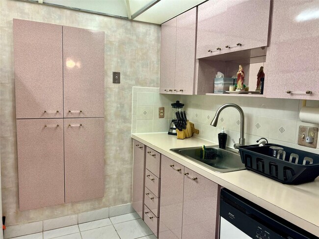 Building Photo - 111 Briny Ave