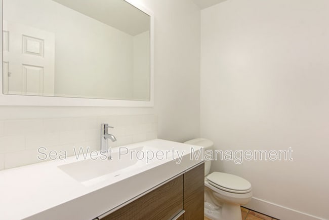 Building Photo - 7128 Almaden Ln