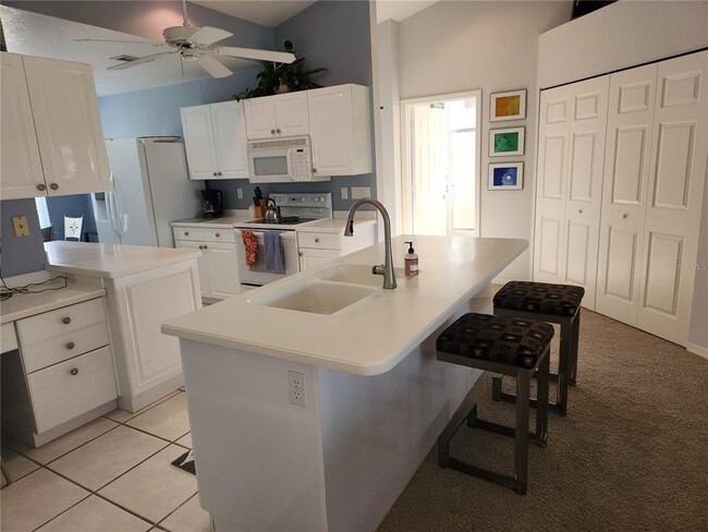Building Photo - 6606 Pineview Terrace