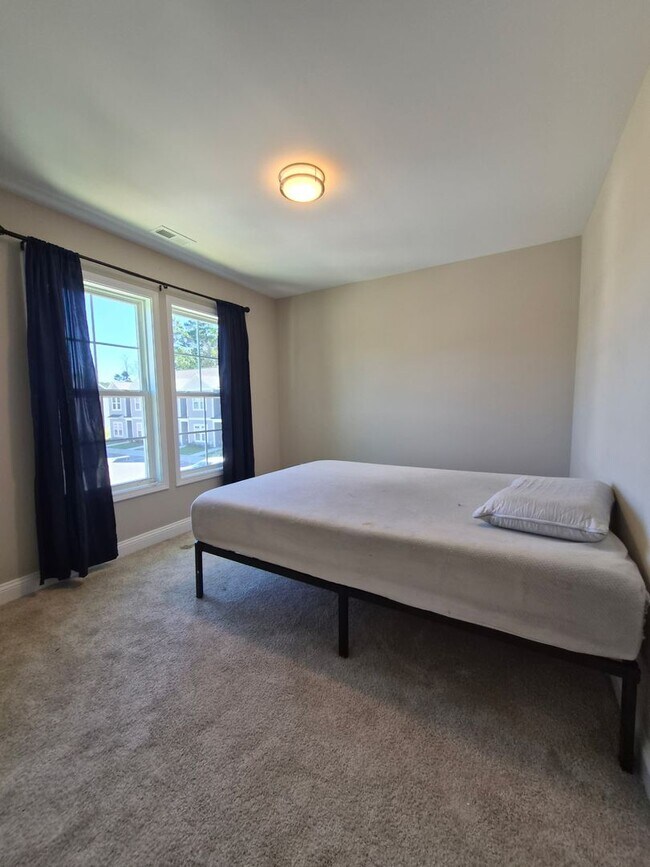 Building Photo - 187 Loren Rd