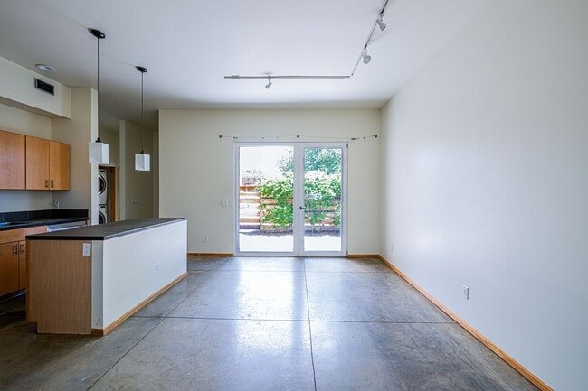 Building Photo - 925 Dunlap St