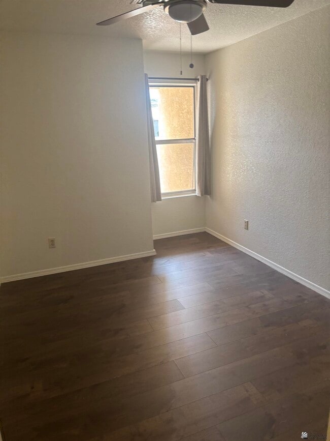 Building Photo - 2605 W 12th Pl